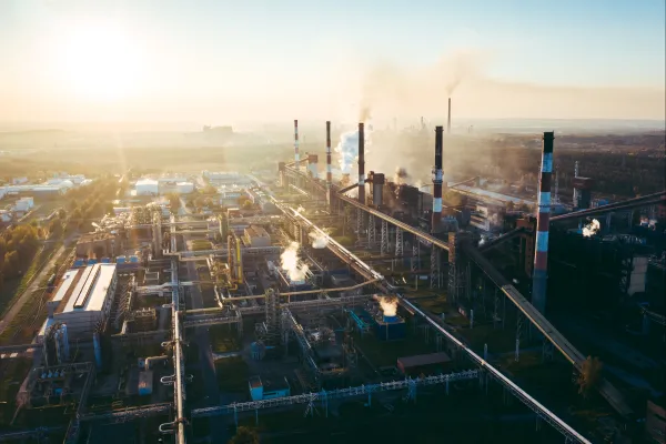 Industrielandschaft mit starker Emissionsbelastung